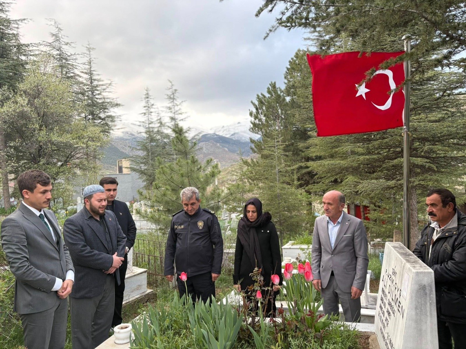 Şehit Ali Dilmen kabri başında dualarla anıldı