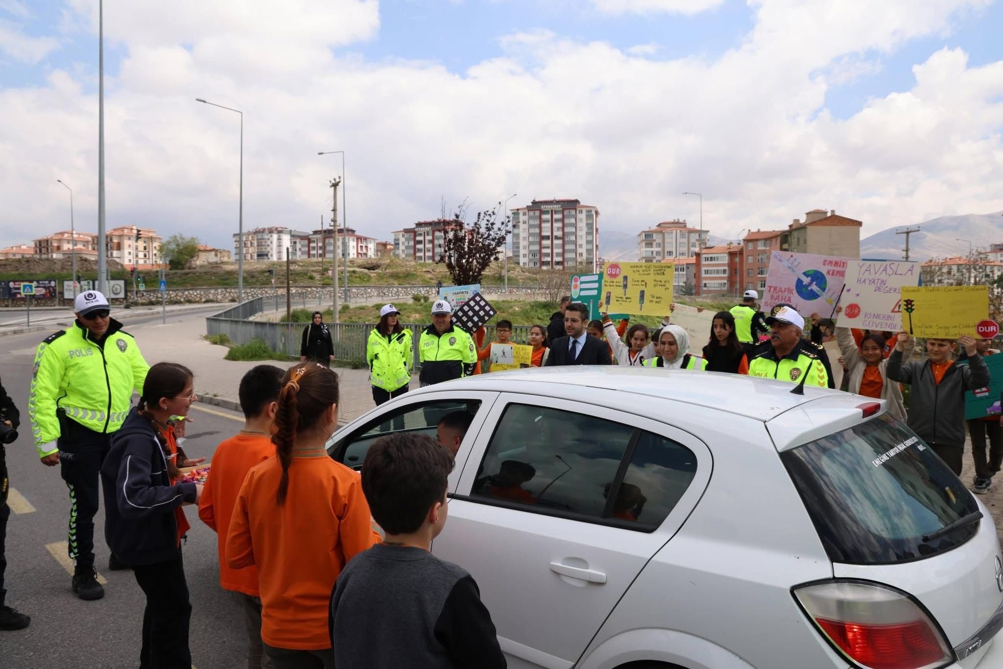 Niğde’de öğrencilere uygulamalı trafik eğitimi