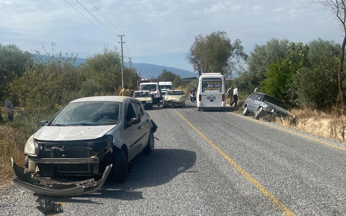 Zincirleme trafik kazası: 2 yaralı