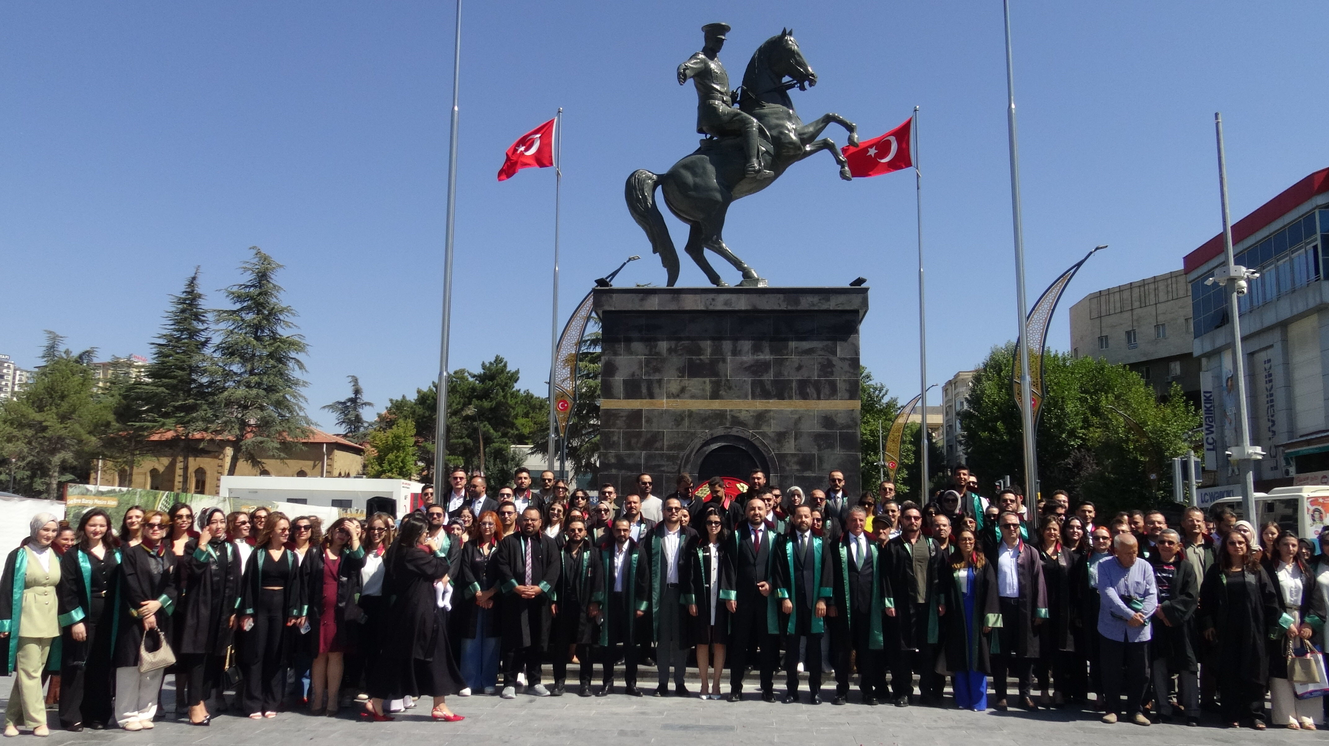 Başkan Öztürk: “Avukatlar adil yargılamanın ayrılmaz parçasıdır”