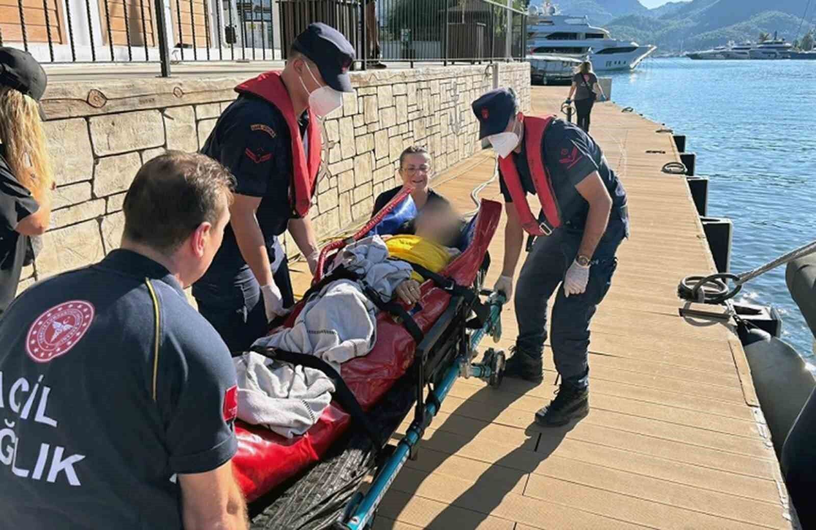 2 vatandaşa denizden tıbbi tahliye gerçekleştirildi