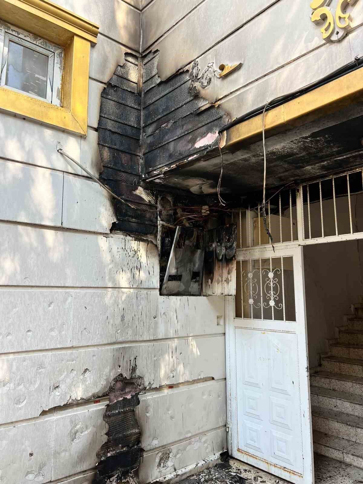 Düğün salonunda elektrik kabloları yandı, pano patladı