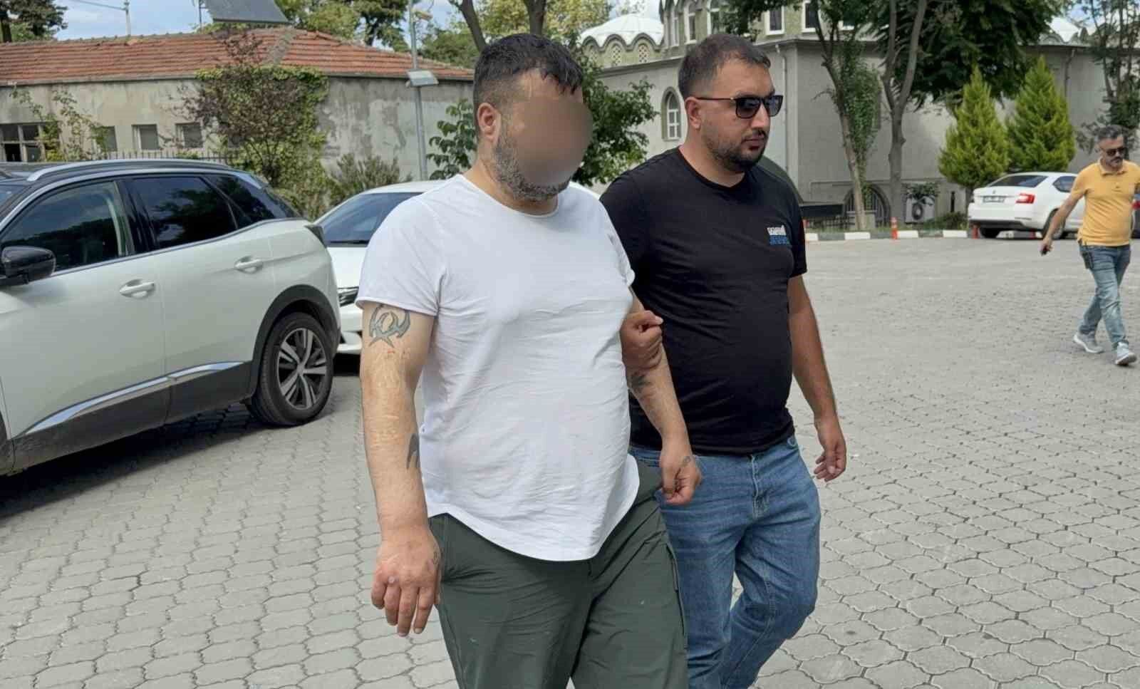 Tanımadığı kadını bıçaklayıp ağır yaraladı