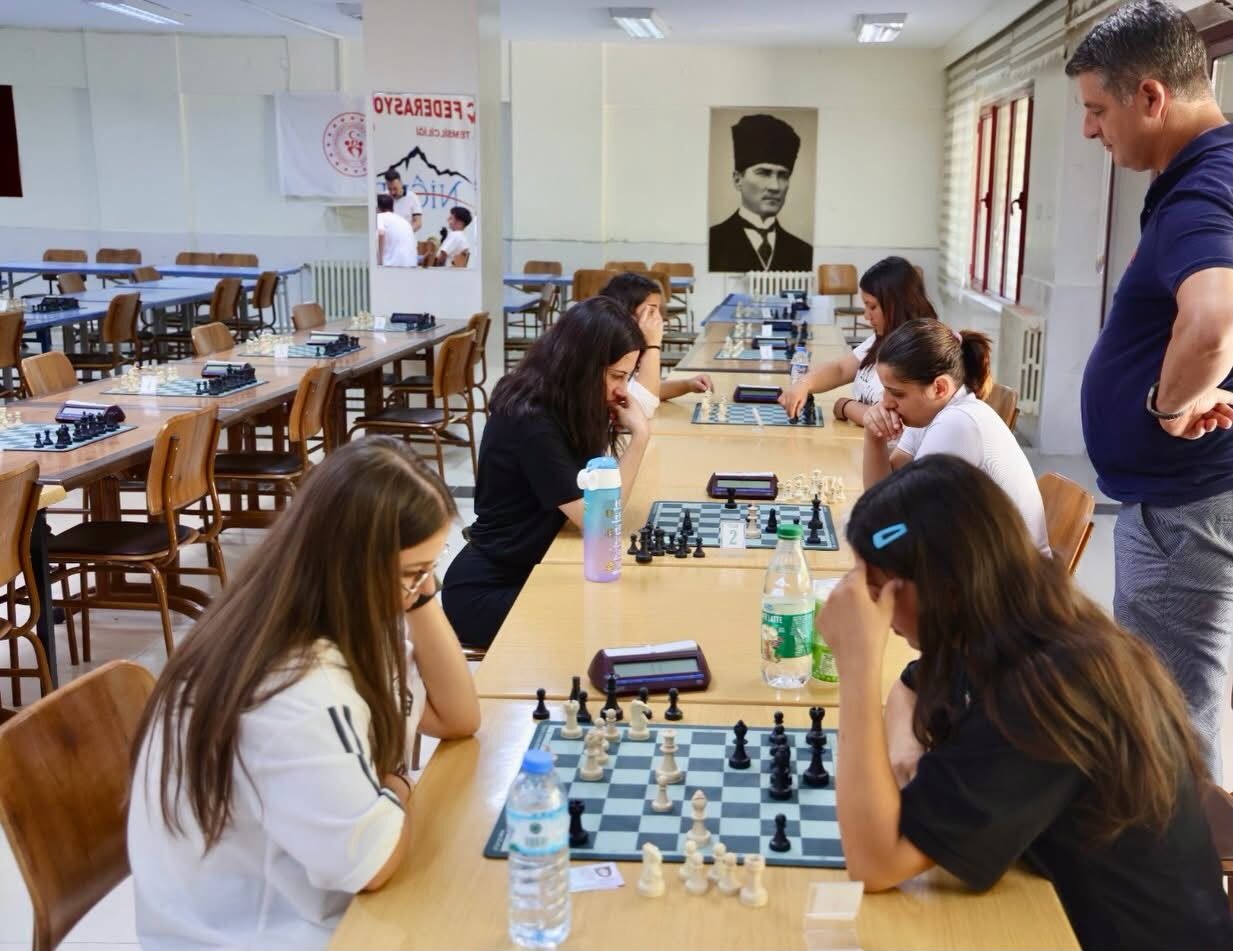 “Bizim Çocuklar” satrançta final için yarıştı