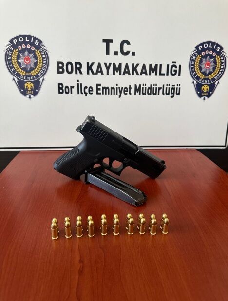 Bor’da ruhsatsız s*lah ve motosikletler ele geçirildi