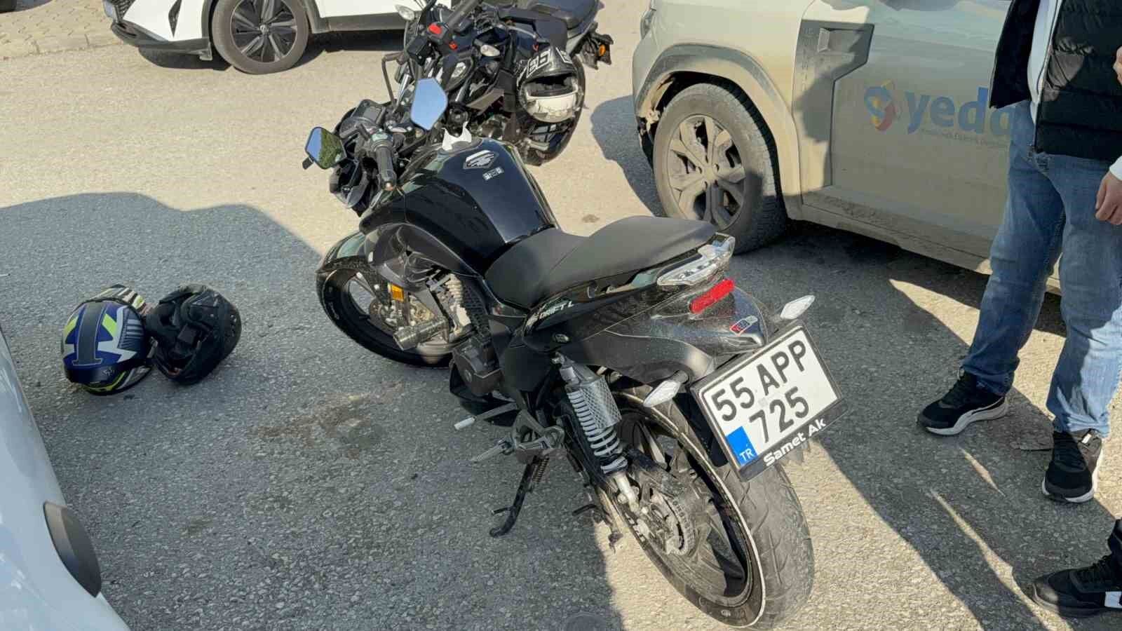 Motosiklet otomobil lle çarpıştı: 1 yaralı