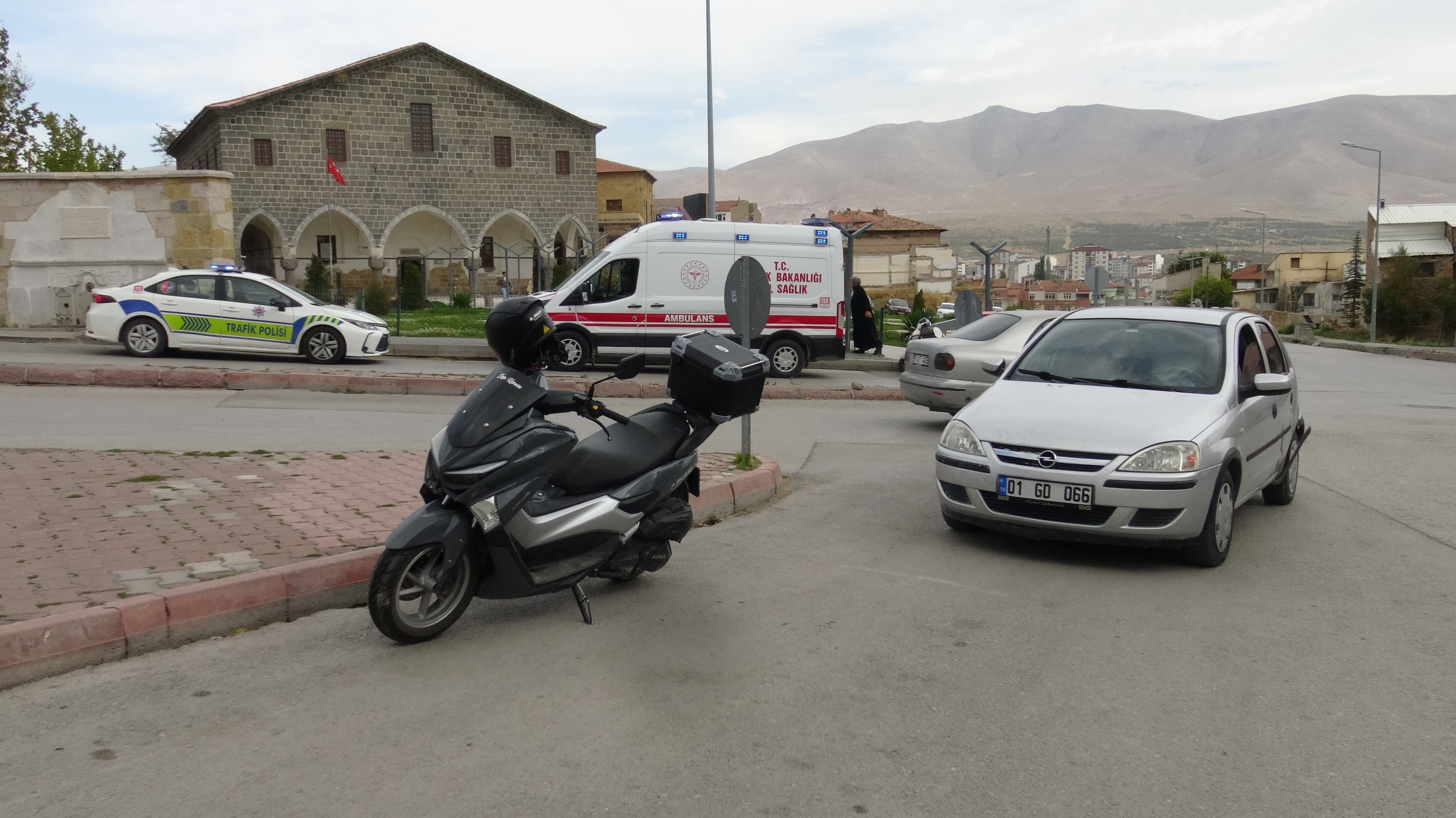 Niğde’de motosiklet ile otomobil çarpıştı