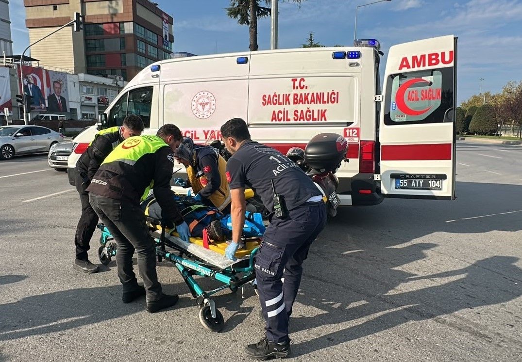 Hafif ticari aracın çarptığı kadın yaralandı