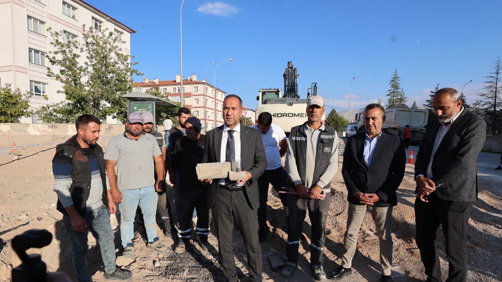 Başkan Özdemir, Özbelde’de altyapı çalışmalarını inceledi